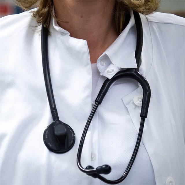 AIチャットボットの医療アドバイスに警鐘、回答の半数が「問題あり」と指摘