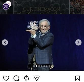 スティーブン・スピルバーグ監督＝「シネマコン2026」のインスタグラム＠cinemaconより