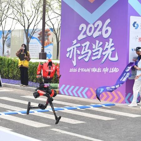 北京のロボット・ハーフマラソン、人間の世界記録を凌駕するタイムで優勝