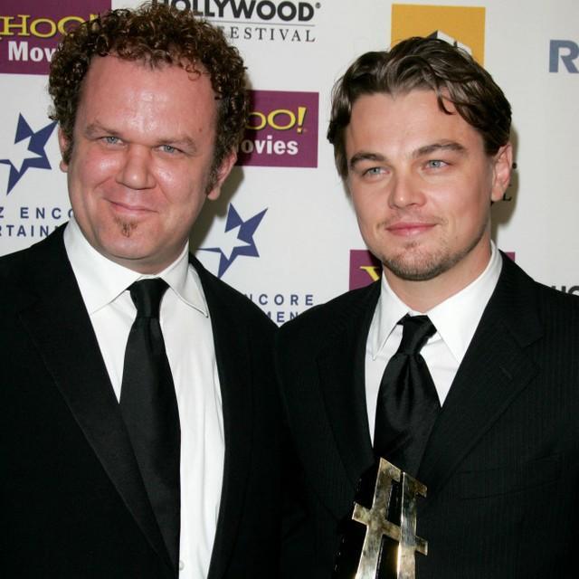 ジョン・Ｃ・ライリー（左）とレオナルド・ディカプリオ