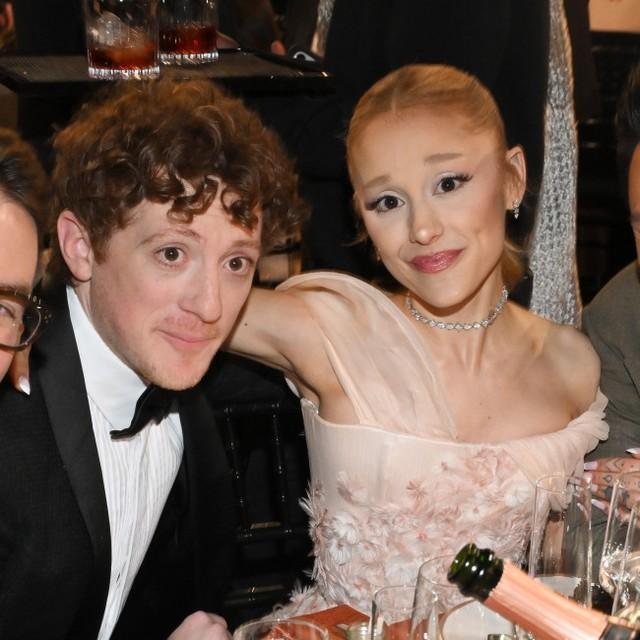 イーサン・スレーター、アリアナ・グランデ
