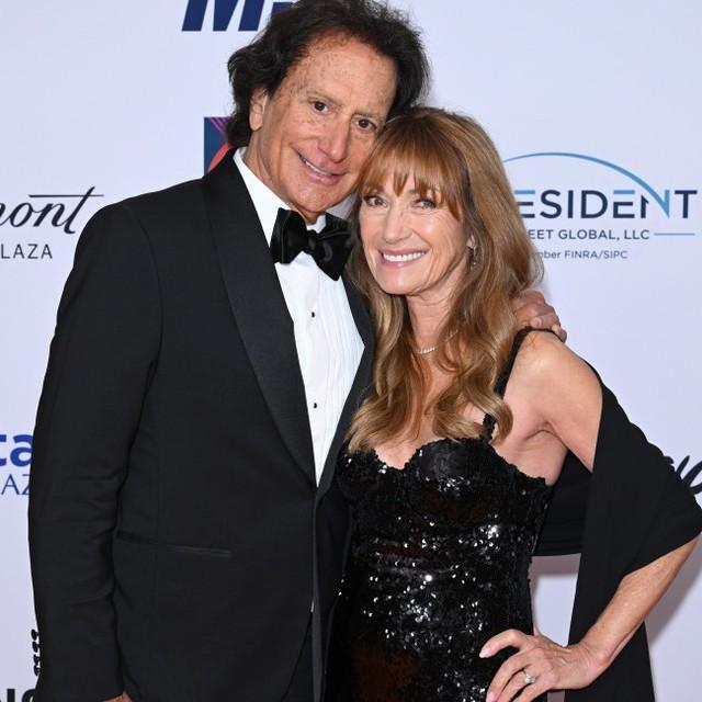 ジョン・ザンベッティ（左）とジェーン・シーモア