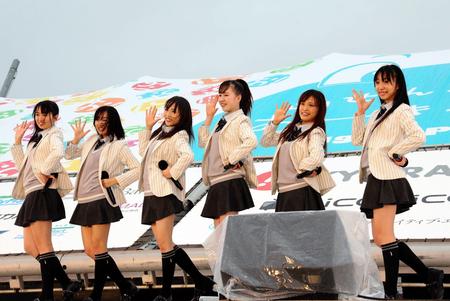 「第７回沖縄国際映画祭」でお披露目された「ユメノカケラ」の（左から）山崎綾華、渡辺葉月、水川華奈、馬谷千聖、高坂夏乃、佐々木真澄