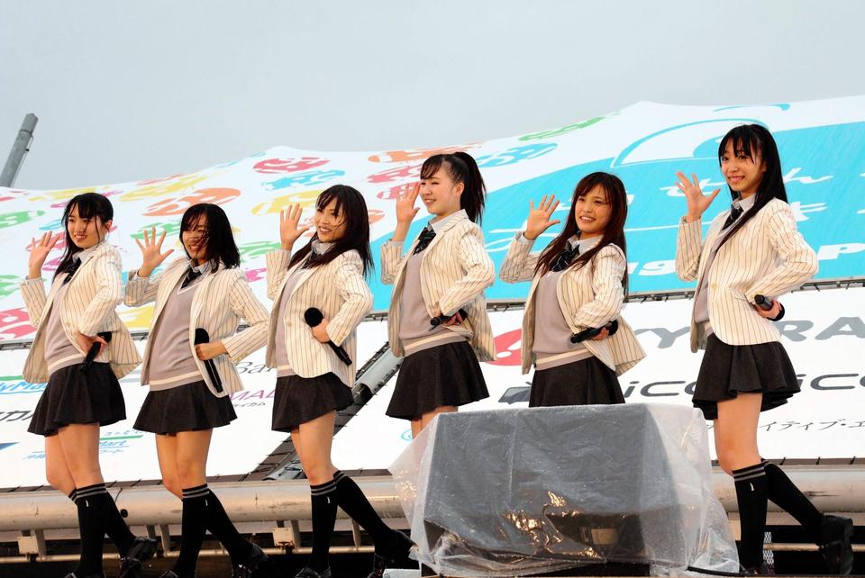 「第７回沖縄国際映画祭」でお披露目された「ユメノカケラ」の（左から）山崎綾華、渡辺葉月、水川華奈、馬谷千聖、高坂夏乃、佐々木真澄