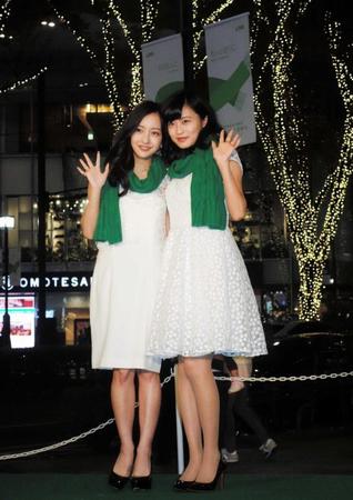 イルミネーションの点灯式に出席した板野友美（左）と小島瑠璃子