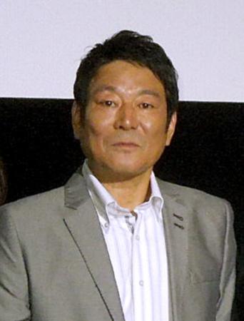 刺殺された鈴木さんを悼んだダンカン