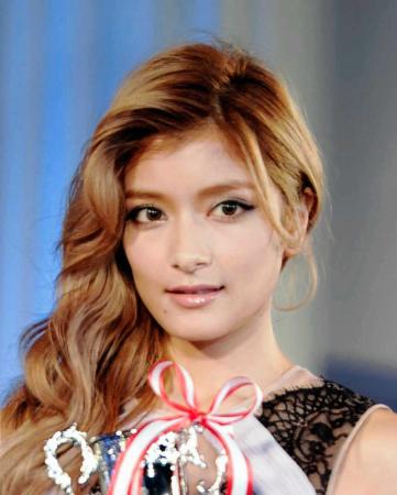 　タレントのローラ