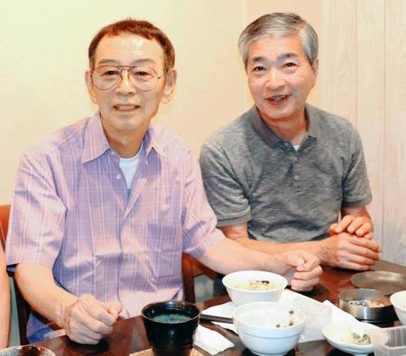 　新野新さん（左）と岩本重義さん