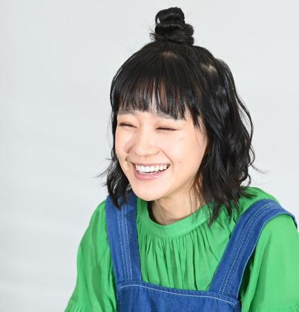 　笑顔を見せる奈緒（撮影・高石航平）
