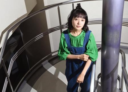 　「芸能活動を楽しめることが長所」と自然体で語る奈緒（撮影・高石航平）