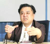 　歯切れの良いトークで話すとろサーモン・久保田かずのぶ（撮影・西岡正）