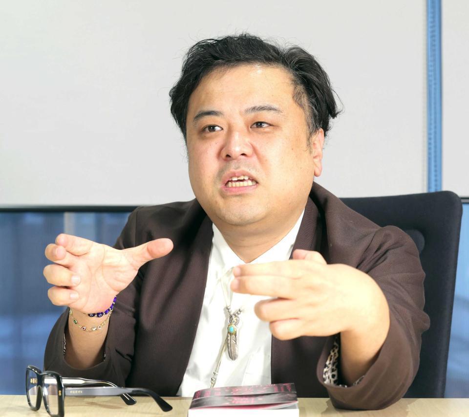 　歯切れの良いトークで話すとろサーモン・久保田かずのぶ（撮影・西岡正）