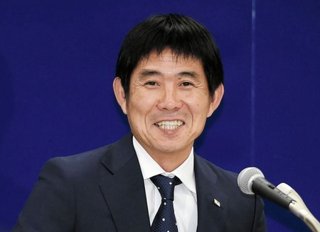 笑顔で質問に答えるサッカー日本代表・森保一監督＝東京・ＪＦＡハウス（撮影・開出牧）