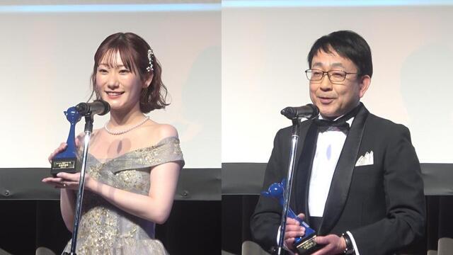 主演声優賞を受賞した岡咲美保（左写真）と関俊彦