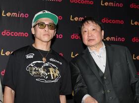 会見に臨む井上尚弥（左）と大橋秀行会長（撮影・石井剣太郎）