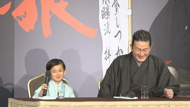 大五郎カットは気に入っていないことを正直に言う中村夏幹（左）と父で共演する獅童