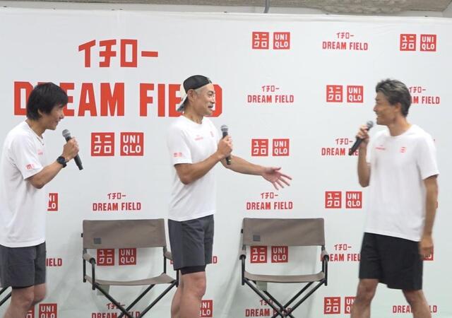 厳しい採点をした末續慎吾（右）にツッコミを入れる中山雅史さん（左）とイチローさん