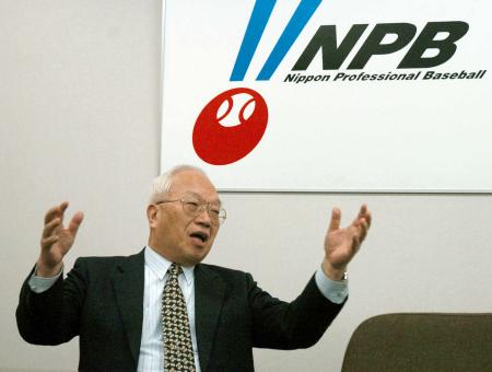 　０７年３月１２日、西武裏金問題報告書提出について話す根来コミッショナー代行