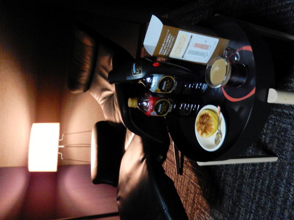 「ネスカフェ睡眠カフェｉｎ原宿」の半個室ブース＝都内