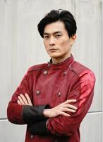 仮面ライダーデュランダルに返信する神代凌牙（庄野崎謙）（Ｃ）２０２０　石森プロ・テレビ朝日・ＡＤＫ　ＥＭ・東映