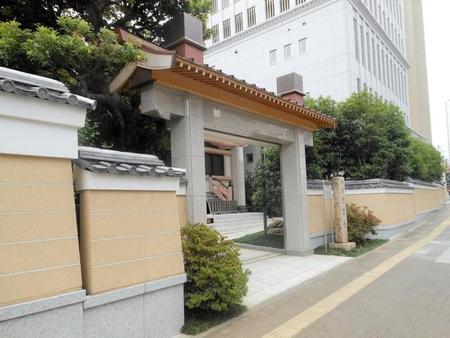 桜田通り沿いにある源昌寺