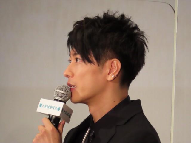 イベントに出席した佐藤健