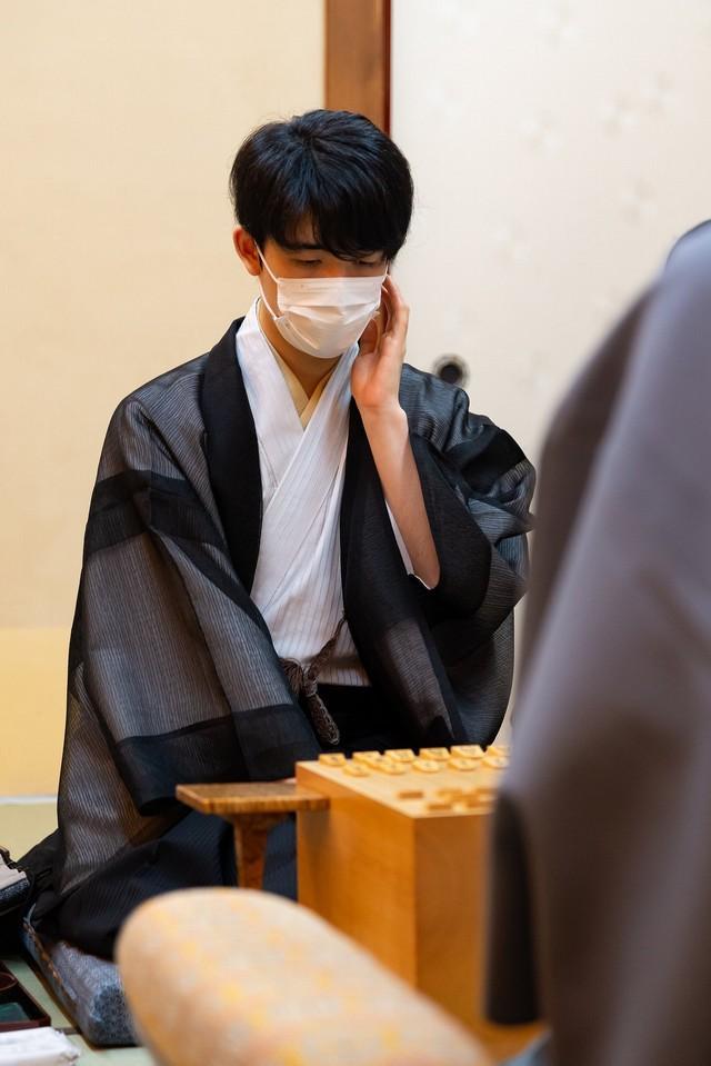 叡王戦第３局に勝利し、最年少三冠に王手を掛けた藤井聡太二冠（提供：日本将棋連盟）