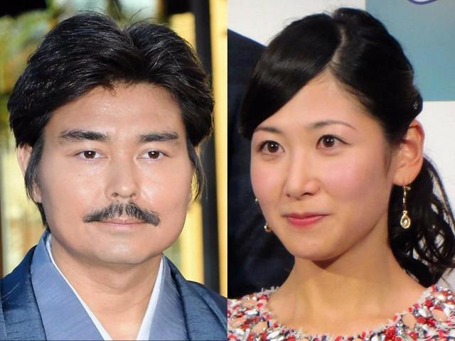 小澤征悦（左）と桑子真帆アナウンサー