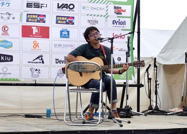 旅の経験を歌う大武茜一郎