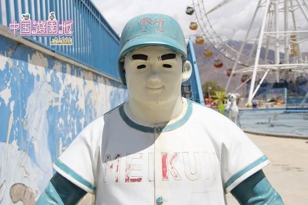 なぜ「ドカベン・山田太郎」がチベットに!? ラサの遊園地に設置された