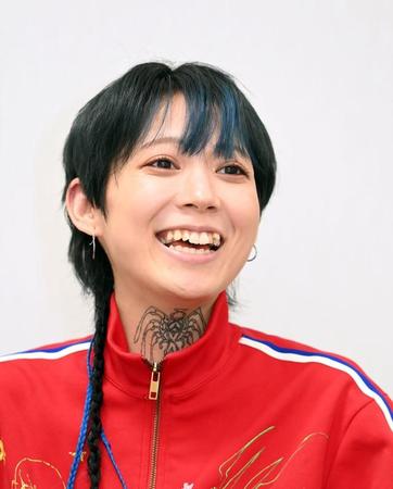 笑顔でインタビューに応じる木下百花＝吉本興業（撮影・山口登）