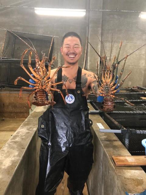 漁師から人気ネイリストへ華麗な転身！わずか2年でビョークら世界的
