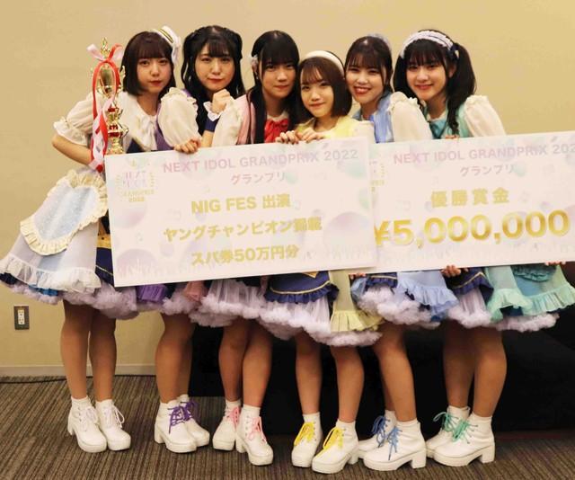 「ＮＥＸＴ　ＩＤＯＬ　ＧＲＡＮＤＰＲＩＸ２０２２」でグランプリに輝いたｉＳＰＹ（左から）萩田こころ、三葉みゆ、楠城ひめか、夏川みずき、瀬乃かな、宮田くるみ