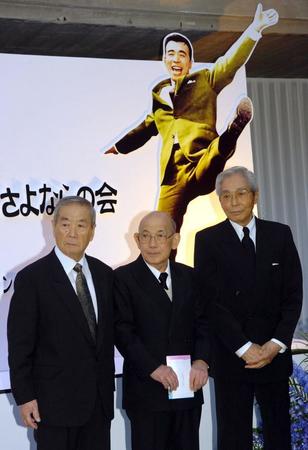 亡くなった植木等さんの「さよならの会」で会見した（左から）谷啓さん、桜井センリさん、犬塚弘の「クレイジーキャッツ」メンバー（２００７年４月撮影）