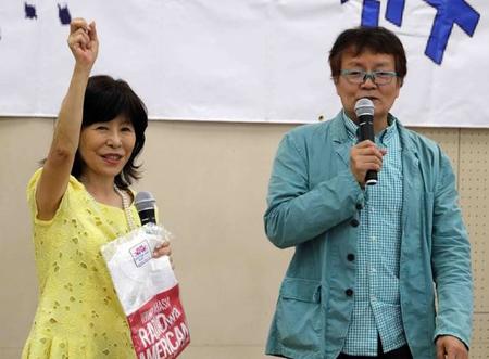 大橋照子さん（左）と放送作家の鶴間政行さん
