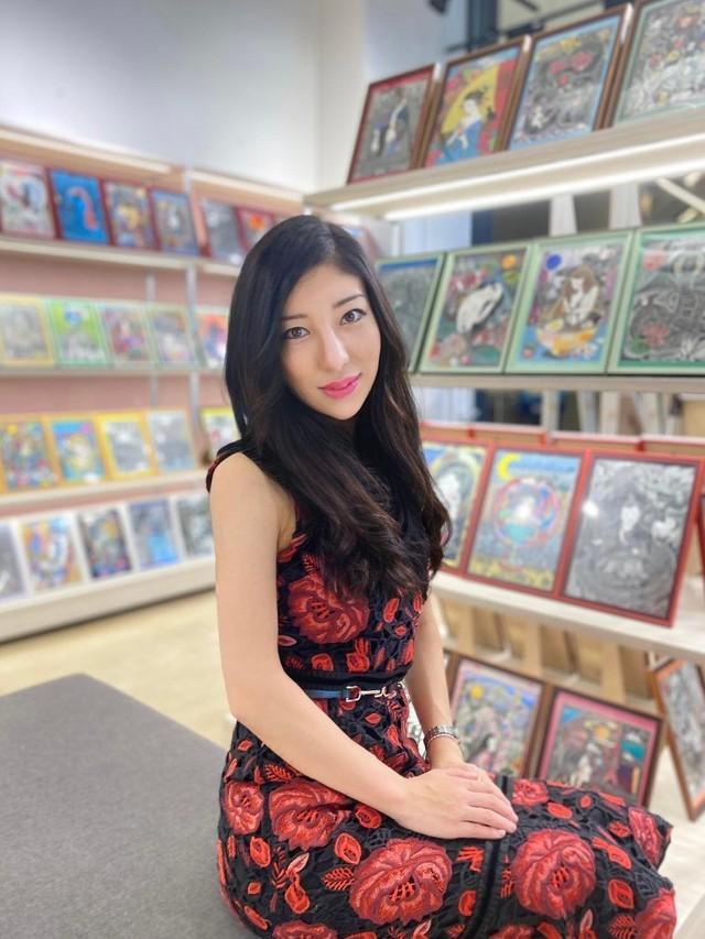 美人ボールペン画家・橋本薫さん、表参道で初の“単独個展” 片岡