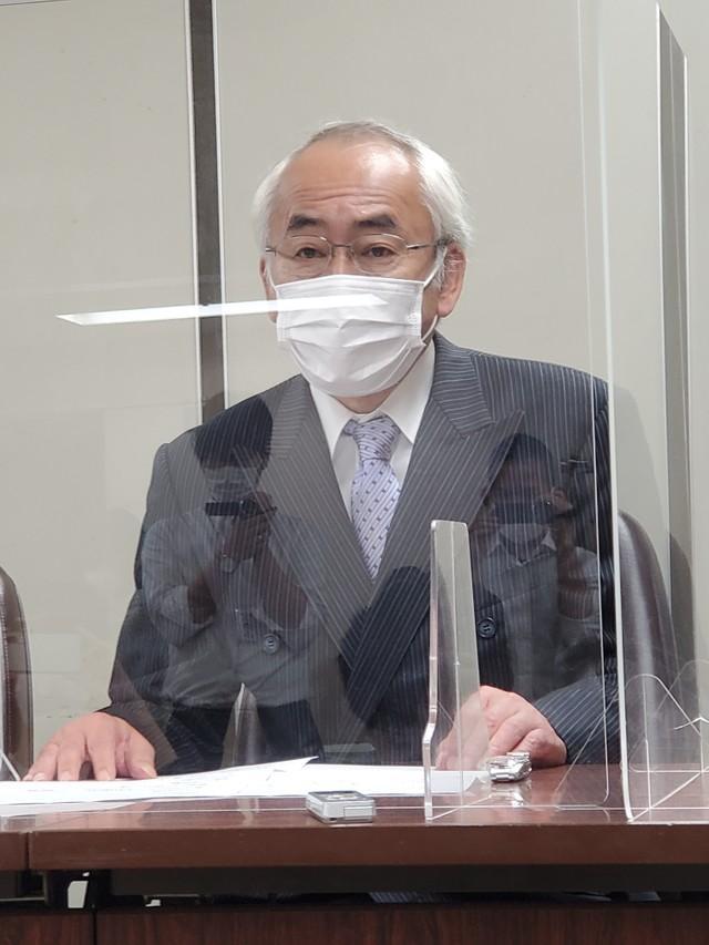 参政党の河西泉緒氏を名誉毀損で提訴し、会見する「夜回り先生」こと教育家の水谷修氏＝東京・霞ヶ関の司法記者クラブ