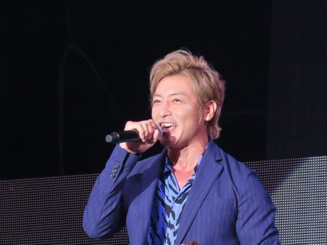 熱唱するつるの剛士