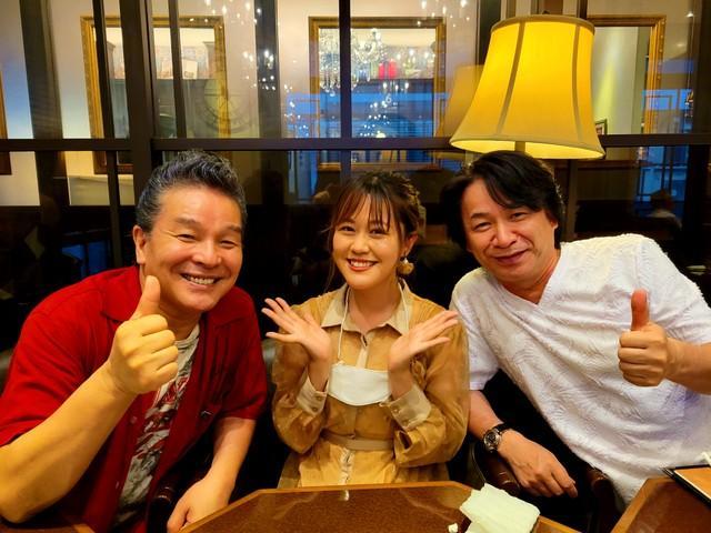 尾藤さんと高道さんに挟まれて筆者・橋本菜津美