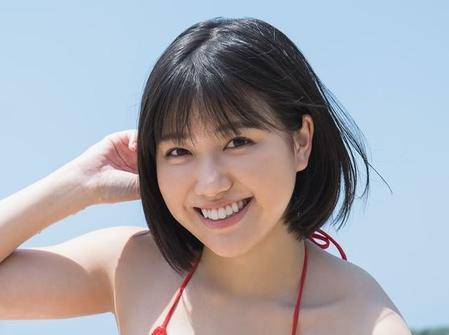 和泉芳怜　初写真集の先行カット　(C) 藤本和典／講談社