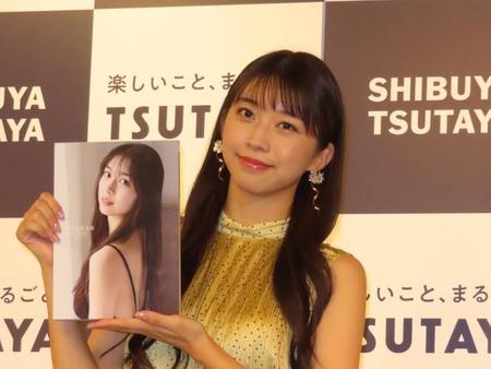 自身５冊目の写真集「牧野真莉愛全集２０１８-２０２２」（ワニブックス）発売記念イベントに出席したモーニング娘。’２２の牧野真莉愛