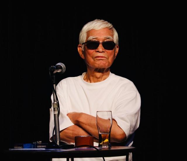 上映後トークイベントに出演した足立正生監督