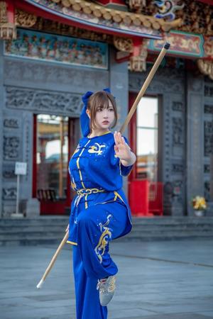 人気コスプレイヤー・すみれおじさん