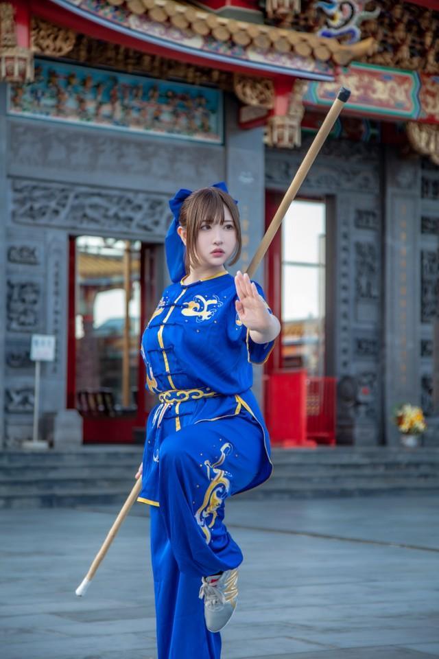 人気コスプレイヤー・すみれおじさん