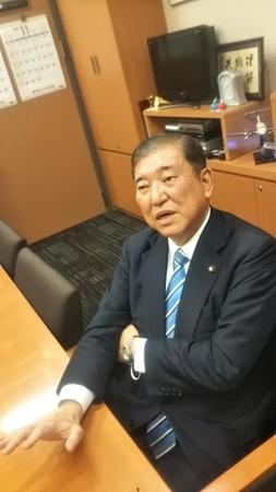 日本の政治や外交について熱く語る自民党の石破茂元防衛大臣＝東京・永田町の衆議院会館