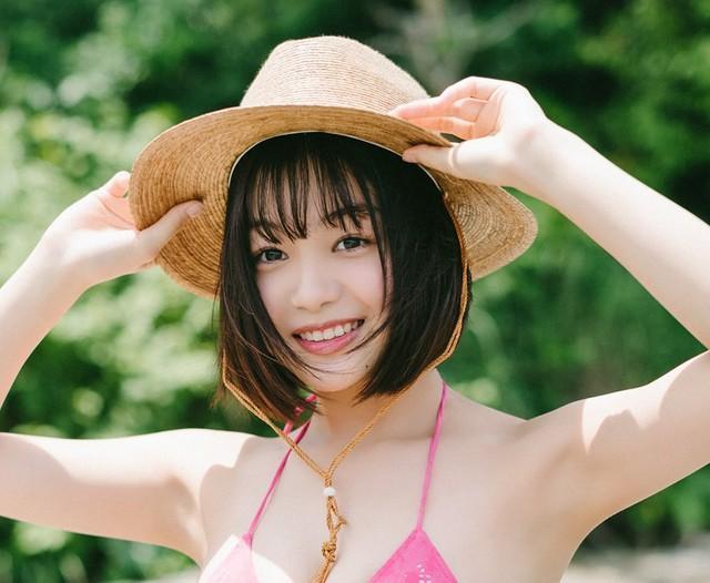 『SPA!デジタル写真集　吉澤遥奈「海辺のハタチ。」』 より（撮影・時永大吾、スタイリング・田中陽子、ヘアメイク・ツジマユミ）