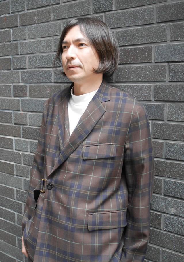 最新エッセイ集「ひとりで生きると決めたんだ」を上梓するふかわりょう＝都内