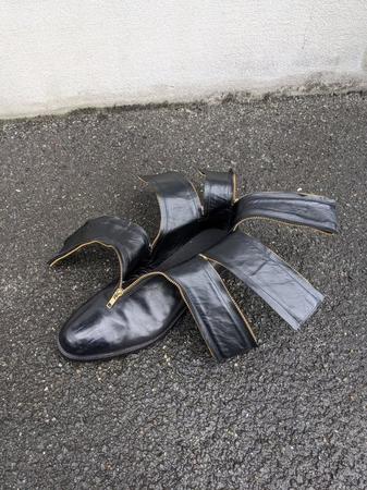 足に麻痺がある人でも着脱しやすいようにと作られたブーツ「banana」 