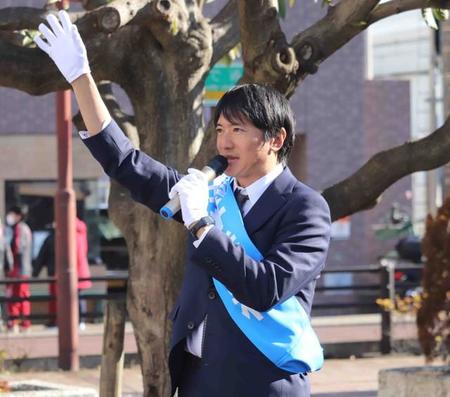 西東京市議選に立候補した長井秀和は、西武東伏見駅前で第一声