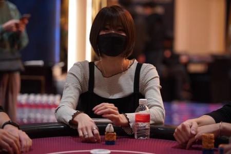韓国でのポーカー大会で９位入賞を果たした来栖うさこ